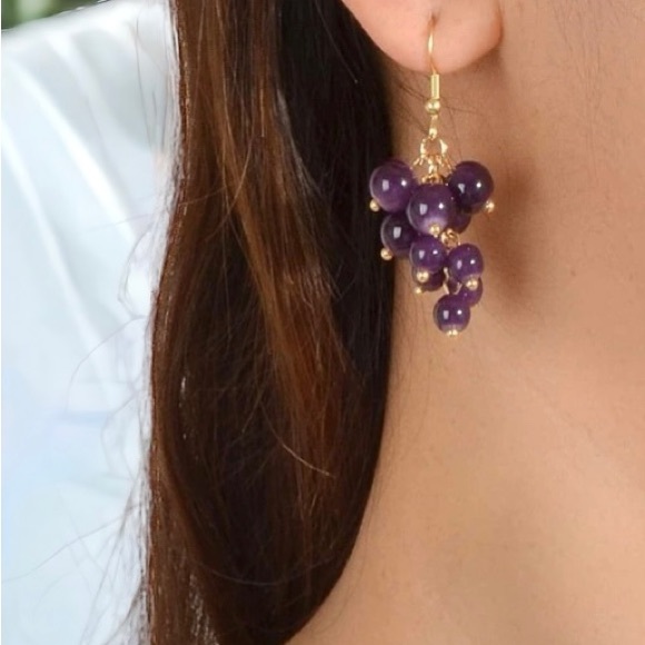 AMETHYST COLORED BEAD GRAPE CLUSTER DROP EARRINGS. - Picture 2 of 5